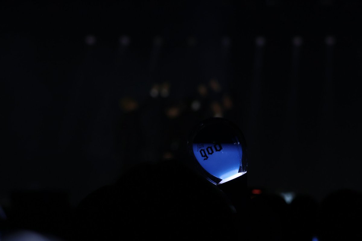 yn_19990113's tweet photo. 머리위로하풍봉
머리위소카메라들기
제발......적당히......
하도 다른 난리가많아서
그냥 해탈하고 혼자서 요리조리 잘 돌아봤다.....

내가 똥손이고 키가작은게 잘못이다 😭
뒤에지오디있음 ㅋㅋㅋㅋㅋㅋ https://t.co/VVQN6PBVZL