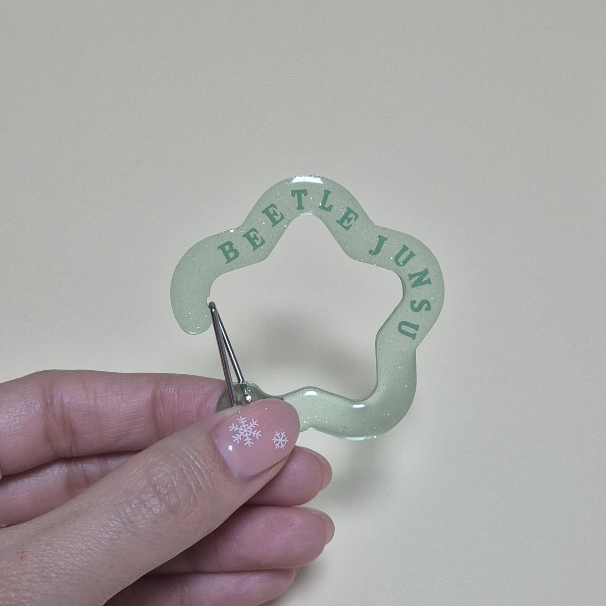 <👻비틀쥬스 나눔공지>

키링, 카라비너, 맥세이프 그립톡
🎈날짜 : 12/28
🎈당일 위버스, 프롬 확인
🎈선착순 6명

댓글 남겨주시면 DM드릴게요.