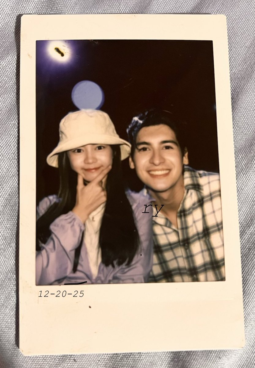 avery4ad's tweet image. marami pa ba kayong tinatago na polariod dyan? ilabas nyo na lahat 😭