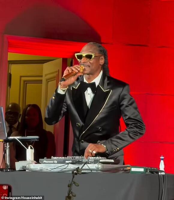 Thought_Crimez's tweet image. From kicking off the year with Snoop Dogg hosting Trump’s “Crypto Ball” to wrapping it up with Nicki Minaj at Turning Point USA, we talked about what the future might hold for the intersection of rap and politics.