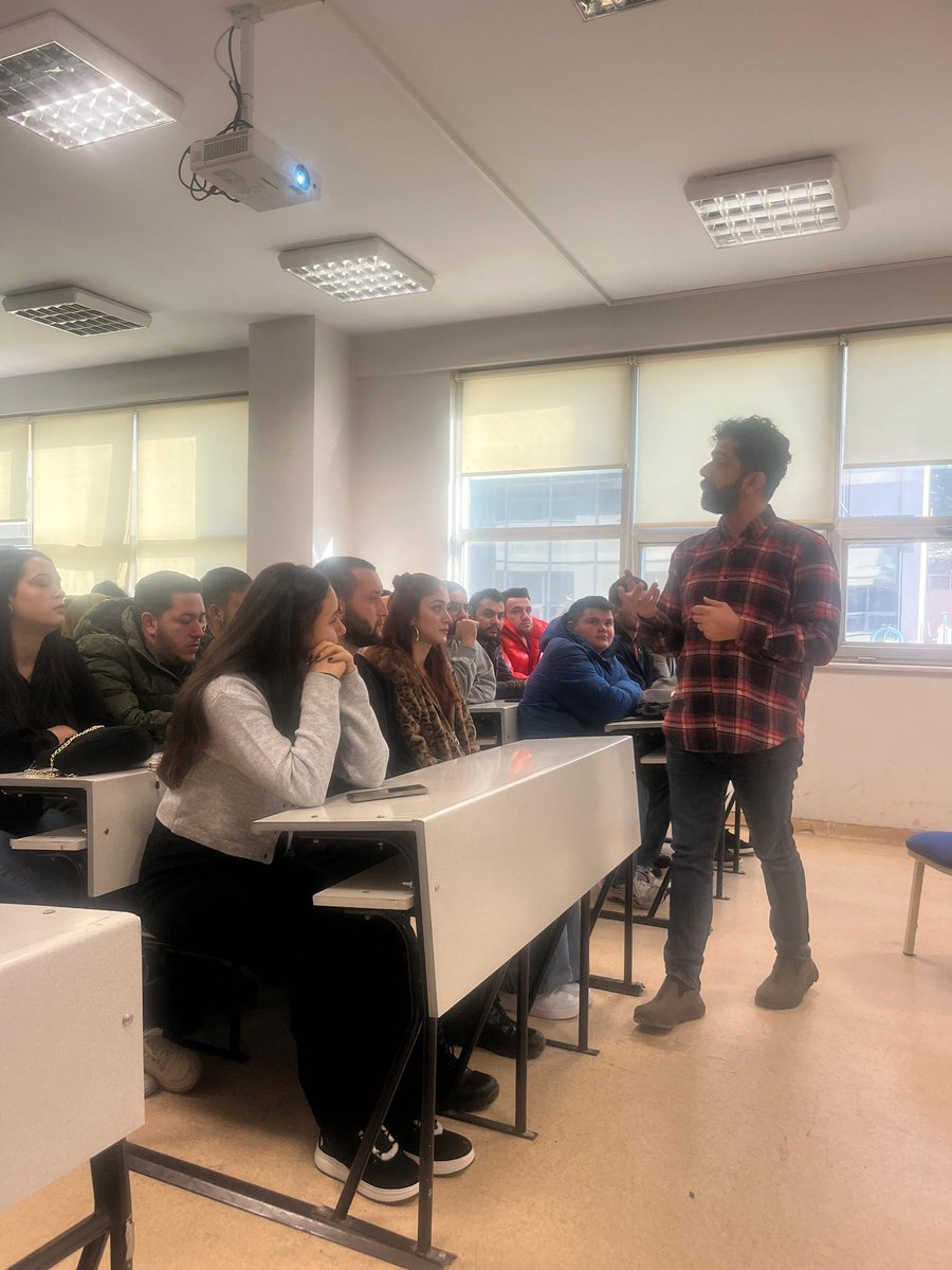 Kayseri Üniversitemizin gençleriyle konferansımızı gerçekleştirdik. 
Ev sahipliği vesilesiyle Rektör Yardımcımız Ertuğrul Şahmetlioğlu ve Rektörümüz Kurtuluş Karamustafa hocamıza teşekkür ederiz. 
<a href="/SahmetliogluE/">Ertuğrul ŞAHMETLİOĞLU</a> 
<a href="/ProfKaramustafa/">Prof. Dr. Kurtulus Karamustafa 🇹🇷</a> 
#kankaburadayım
#gençlikdeğerlerinikeşfediyor