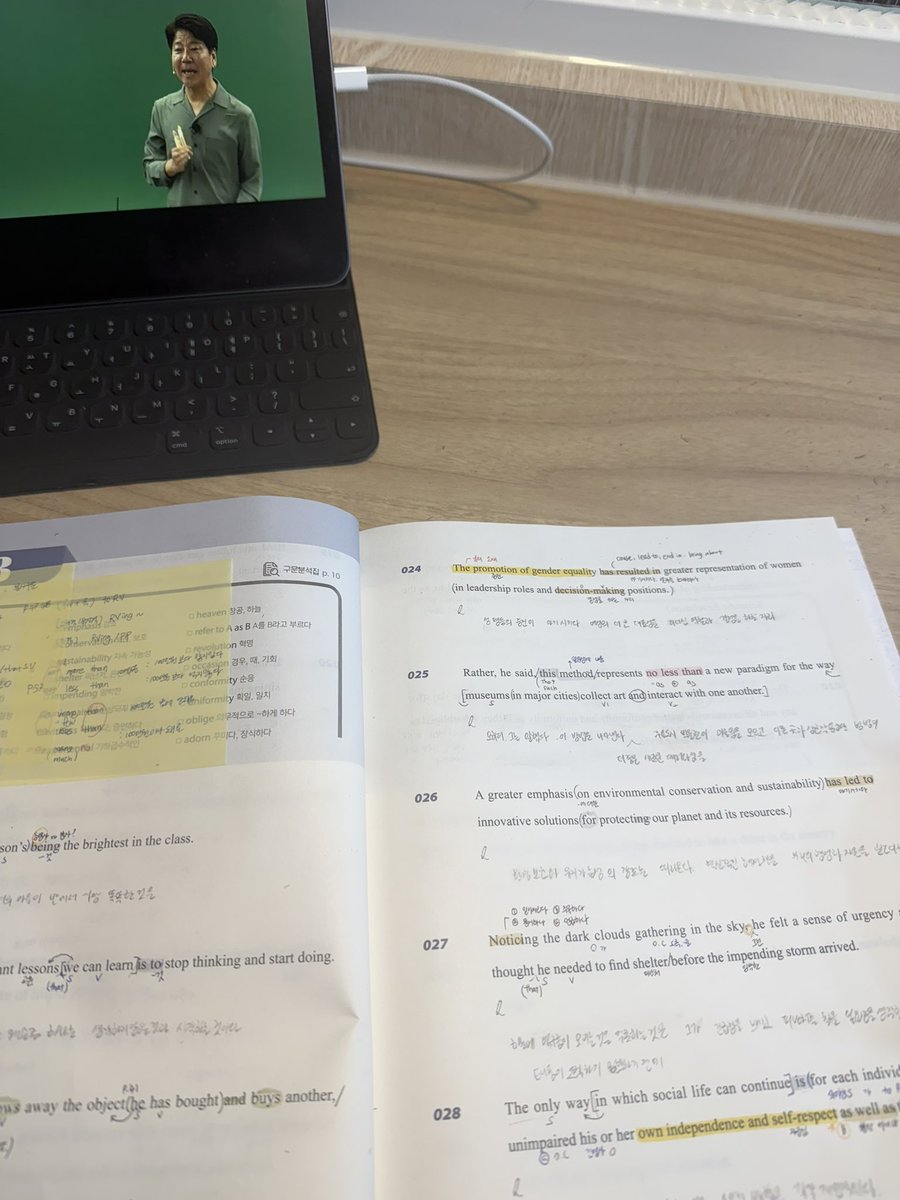 lateuploading's tweet image. 스카 6시간 뿌시고 집가기
국어 쏘이지ㅎㅎ
아직 감죽지 않았음...다행ㅜㅜ