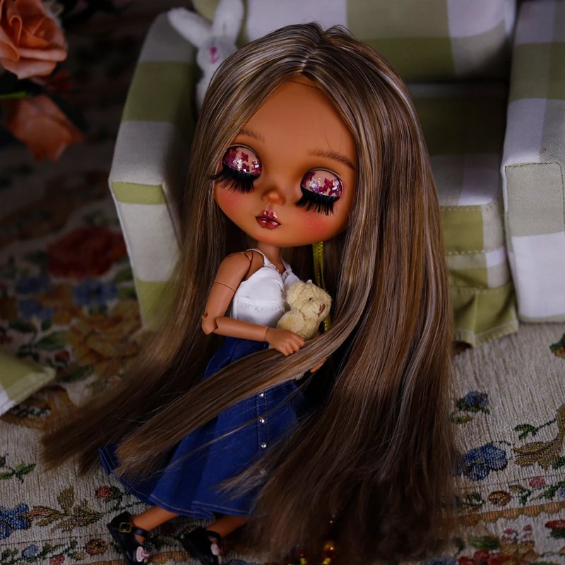 thisisblythecom's tweet photo. Classic, clean, and easy to style.

This white cami top and denim skirt outfit gives Neo Blythe dolls an effortless everyday look.

Shop here
 https://t.co/1kLJp6R32i https://t.co/3NpDn8Niu3