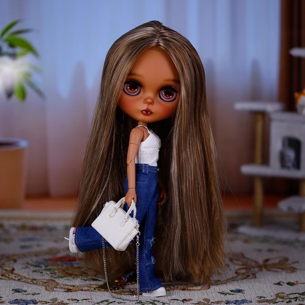thisisblythecom's tweet photo. Classic, clean, and easy to style.

This white cami top and denim skirt outfit gives Neo Blythe dolls an effortless everyday look.

Shop here
 https://t.co/1kLJp6R32i https://t.co/3NpDn8Niu3