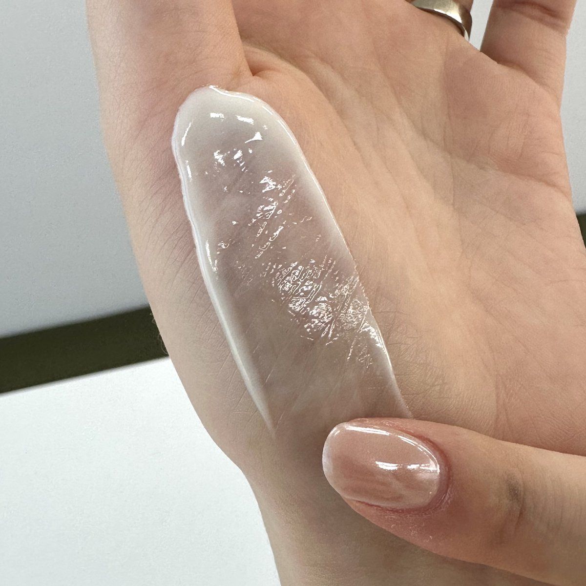 어바웃톤 tweet media