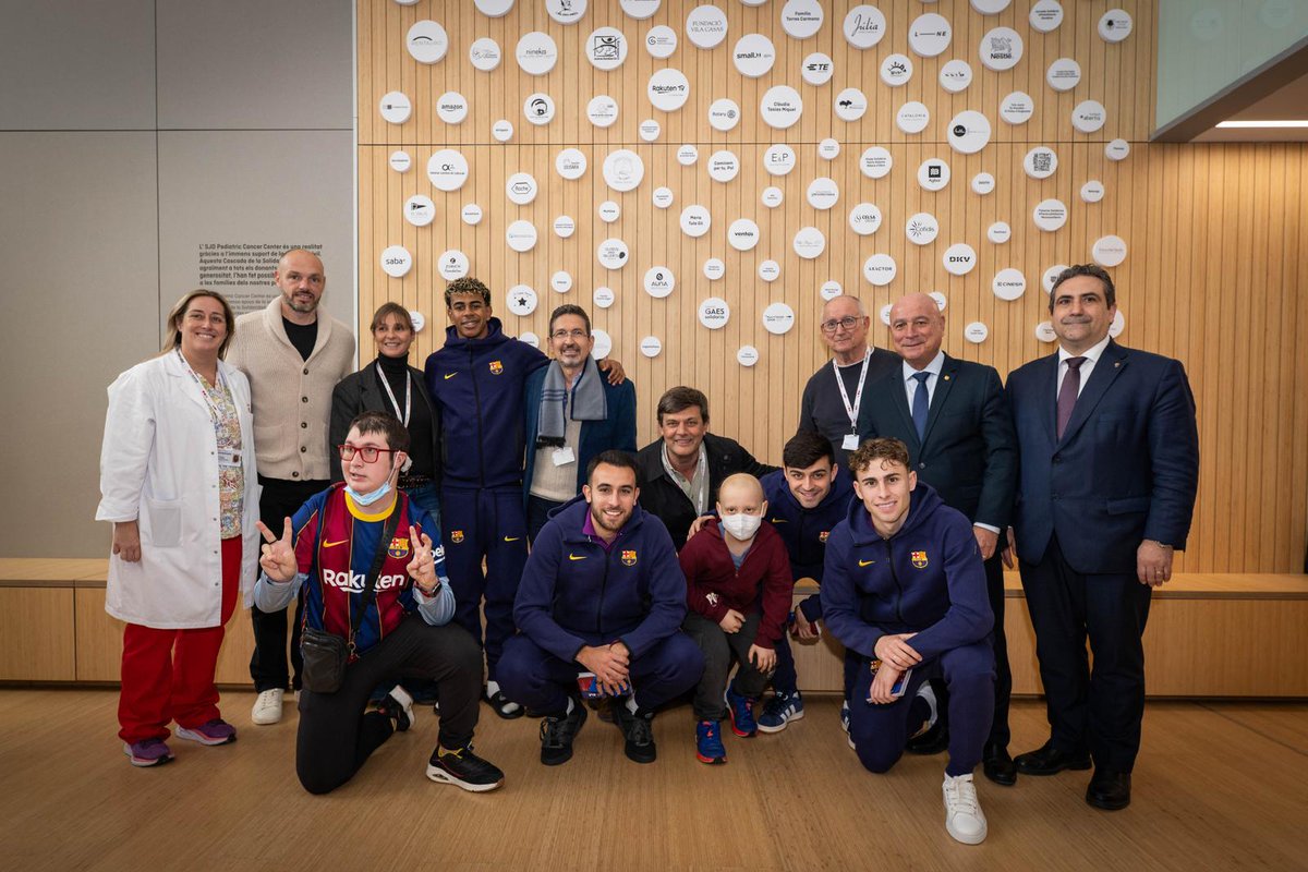 🥰 Durant la visita als hospitals de la setmana passada, els nostres jugadors van tenir l’oportunitat de saludar els integrants de la PB “Petits Valents”.

💖 Amb seu a l’Hospital Sant Joan de Déu, la penya té una missió preciosa: acompanyar i animar els infants ingressats.