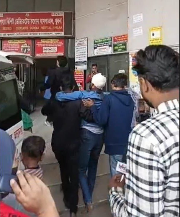 nidhisj2001's tweet photo. Humare wale Unknown Gunmen itna kachcha kaam nahi karte. 

Looks like staged or failed attempt by the ISI and Jamat at the behest of the US to create anti-India sentiments. https://t.co/IWPmVvg1qV