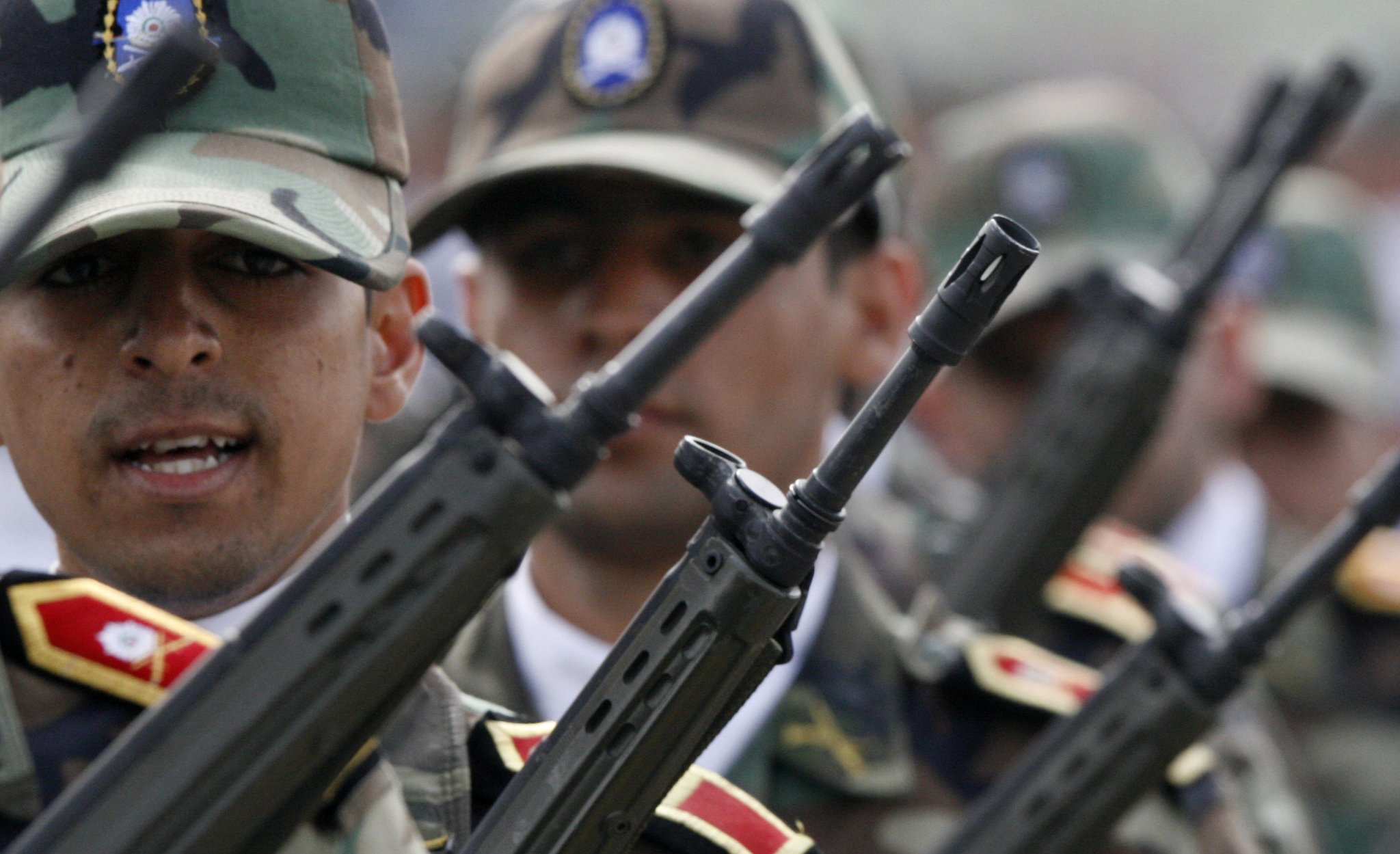 عاجل قائد الجيش الإيراني: نرصد بدقة جميع تحركات العدو وسنرد بحزم على أي عمل عدائي 