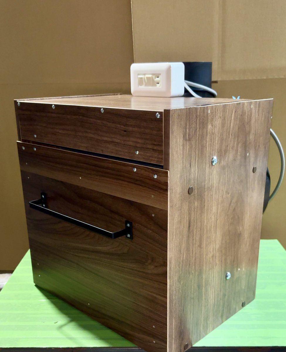 ご注文頂いたハイエンドモデルの背面設置型塗装ブースを発送してきまし