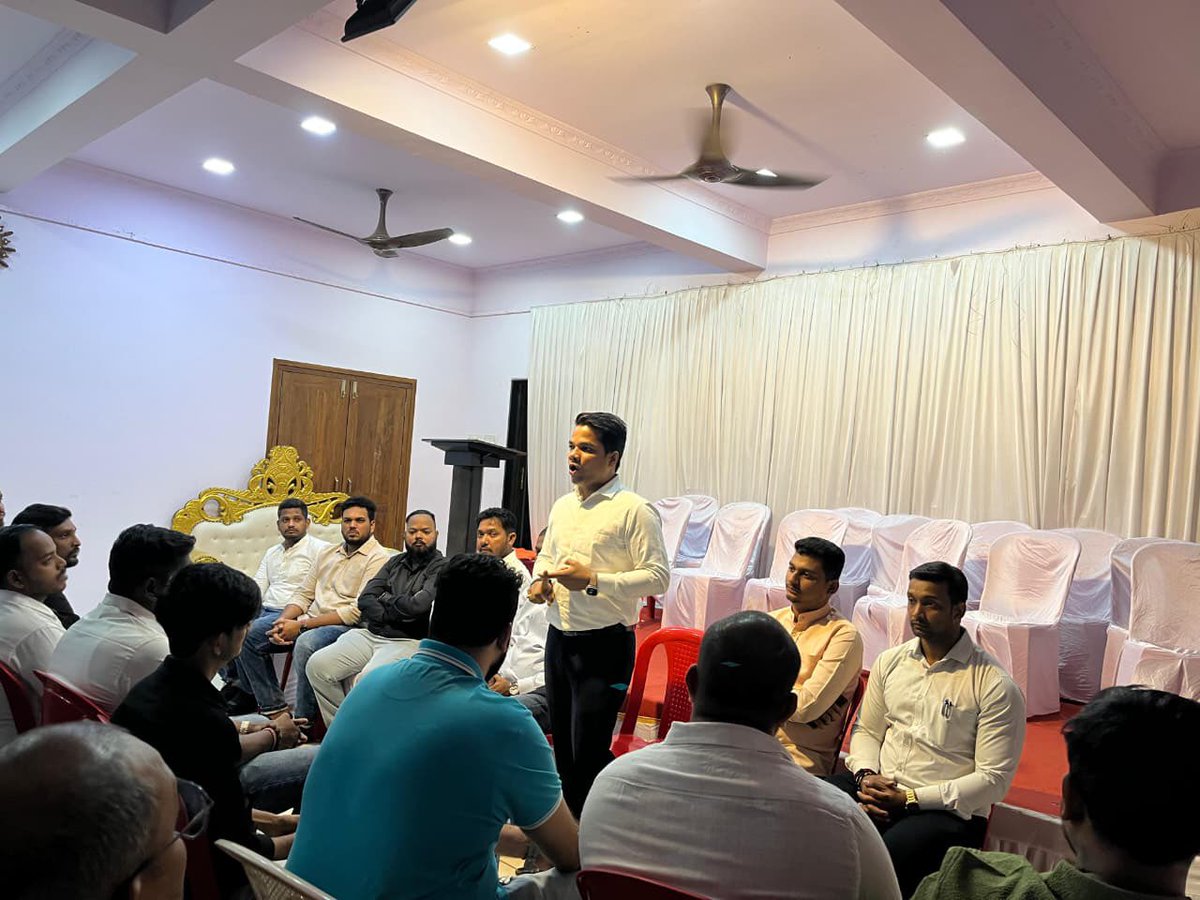 BJYM4Mumbai's tweet photo. आगामी मुंबई महानगरपालिका निवडणुकीच्या पार्श्वभूमीवर भारतीय जनता युवा मोर्चा दक्षिण मध्य मुंबई च्या वतीने जिल्ह्याची कार्यकारिणी बैठक घेण्यात आली. यावेळी भाजपा जिल्हाध्यक्ष श्री नीरज उभारे जी, भाजयुमो महामंत्री श्री दीपक सिंग जी, भाजयुमो जिल्हा अध्यक्ष सुनील धारिया जी, मुंबई https://t.co/SqavvBxDFs