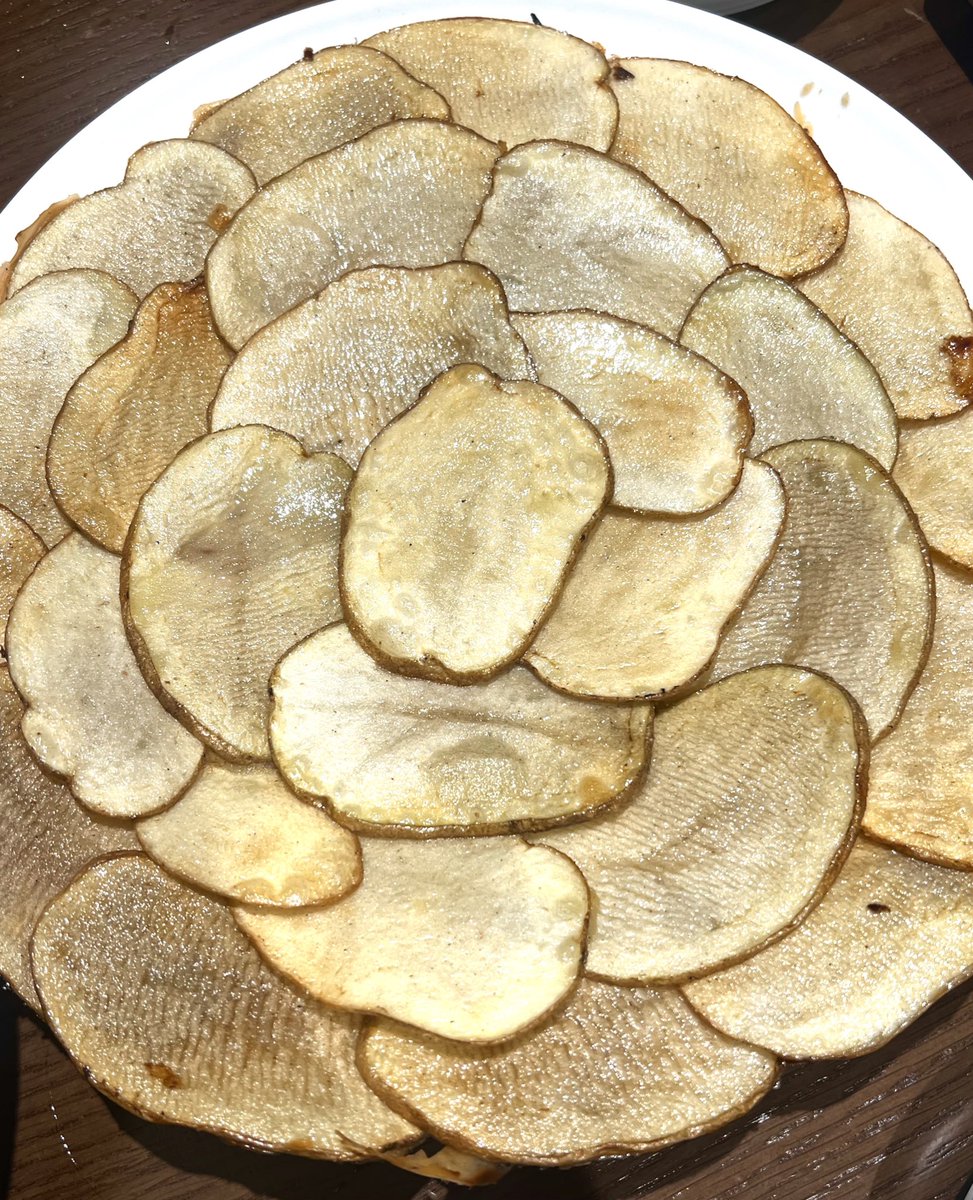 잠실 롯데월드몰 신라제면 칼낙지 감자전 
보통맛도 자극적이구 매콤해서 감자전이랑 잘어울렸어용
양이 많긴한데 칼낙지 다먹고 비빔밥도 드세요!!