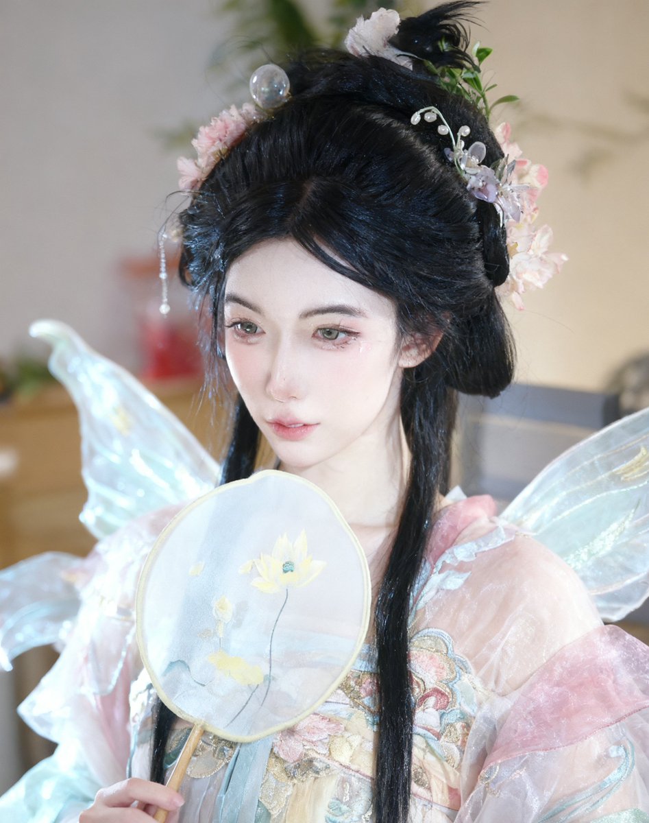 😭感觉做直播那段时候是这辈子最精致，头发最多的时候了，之前接头发回家拆了之后天天掉头发，，，是因为我们家天太冷还是因为熬夜的原因呢。。。
#男娘雌堕 #男娘ᅠ #伪娘ts