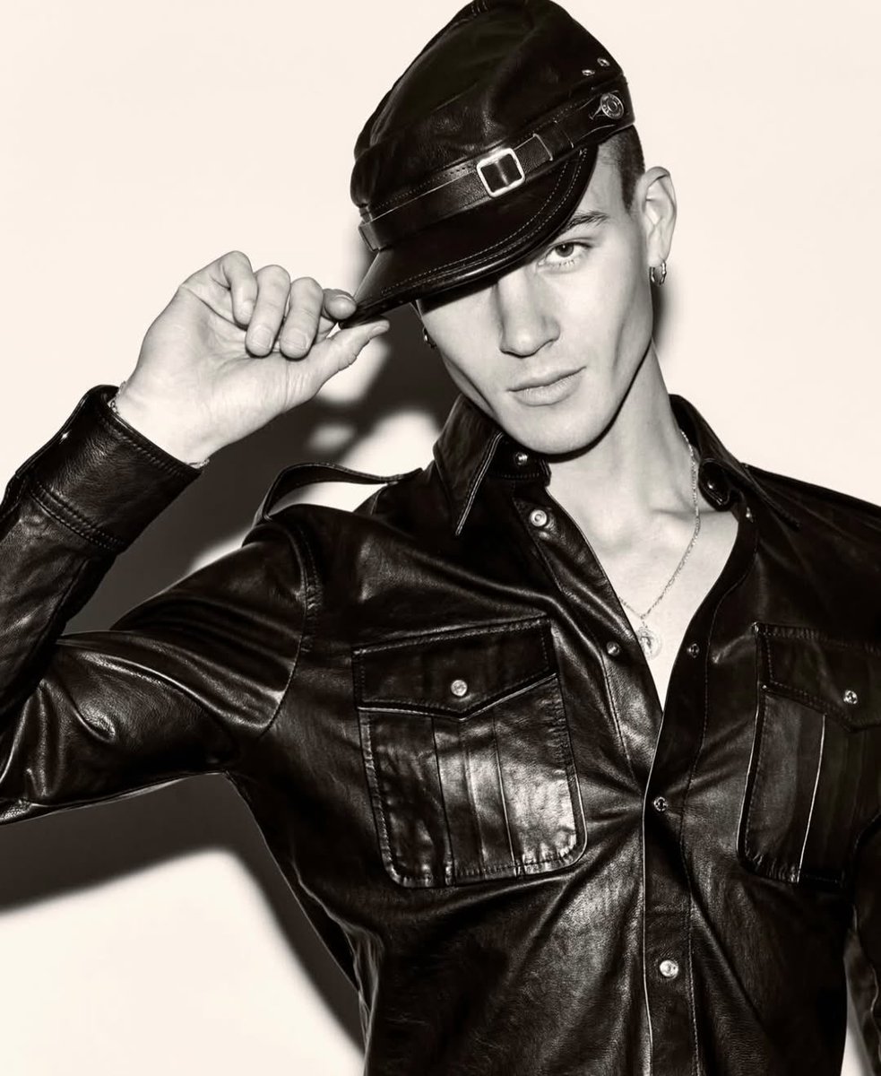 Dsquared2's tweet photo. Showing up to Christmas dinner like this.
#SamuelWatson in D2 FW25 for #NumeroSwitzerland cover story.
Photography by #Smiggi
Styling by #GiorgioAmmirabile
#DSQUARED2 #D2EDITORIALS https://t.co/U3BdgKdOcQ