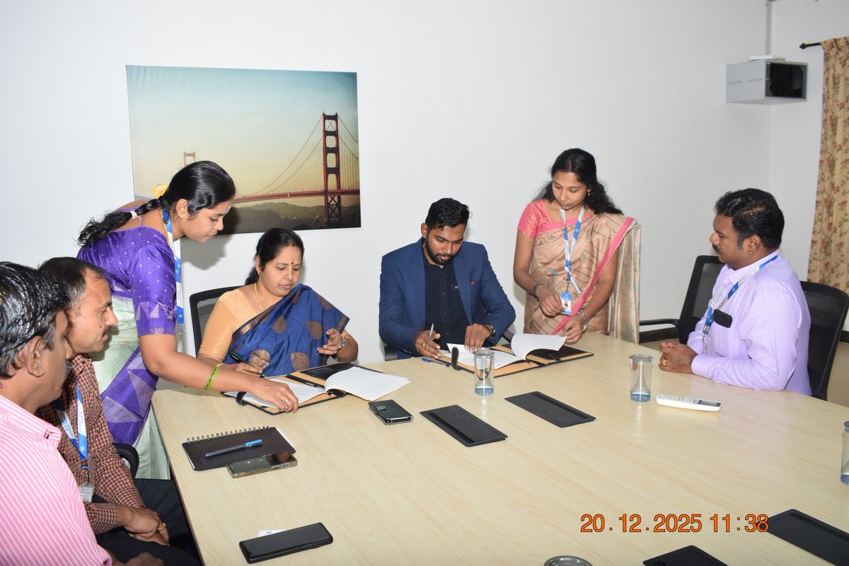 RoboRAM7's tweet photo. 🤝 RoboRAM has signed an MoU with Dr. NGP IT, Coimbatore to strengthen internships, placements, industry training, consultancy &amp; academic services.
MoU exchanged by Mr. Sriram Nagarajan &amp; Dr. Prabha.
Thanks to Mrs. Ragavi for the coordination.
#IndustryAcademia #Internships https://t.co/wopUKClEXG