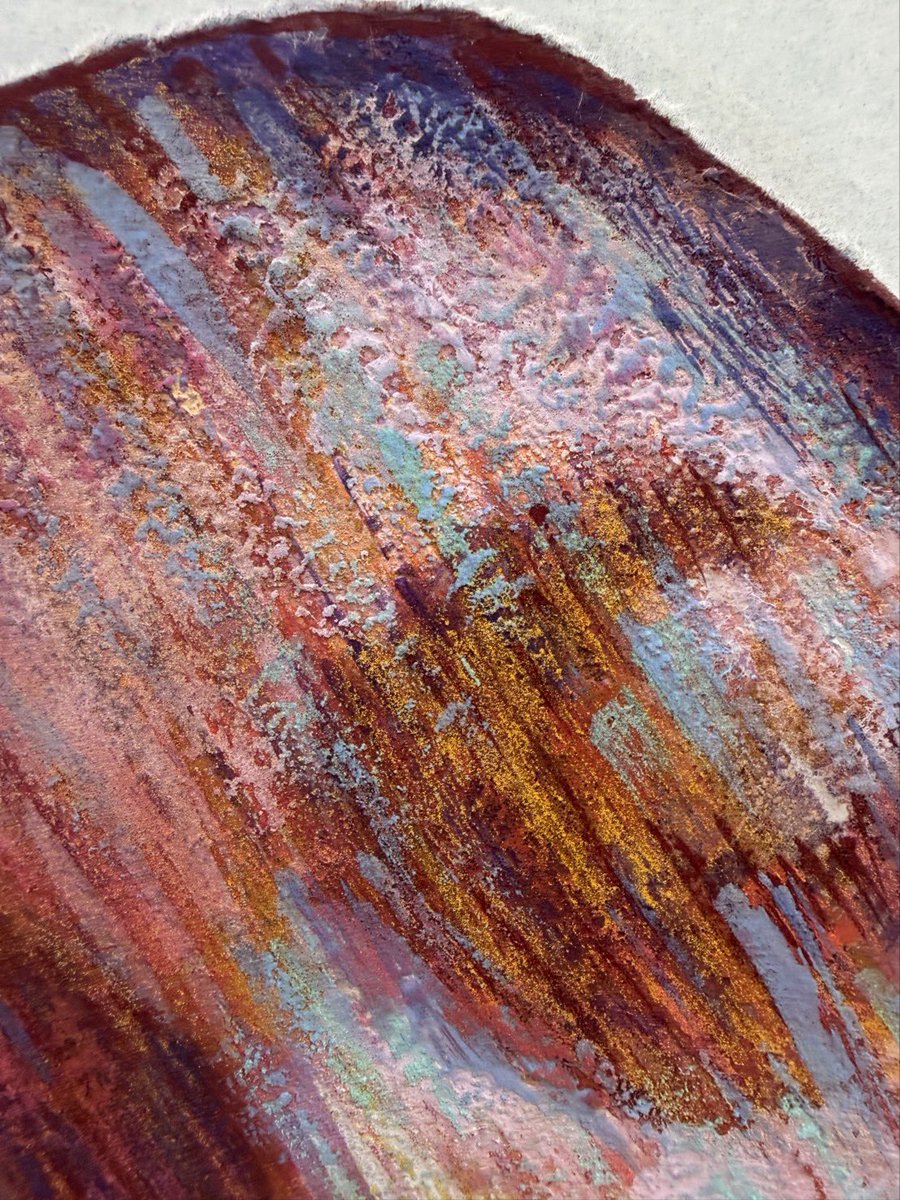 岩を砕いて作る伝統的な絵の具。 岩絵具（いわえのぐ）といいます