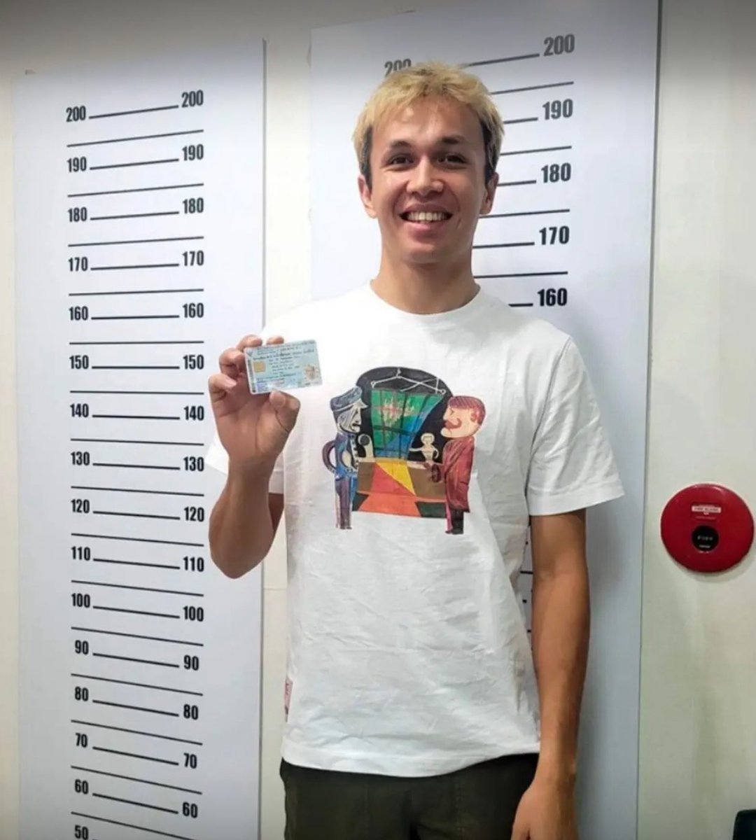 fauslick's tweet image. ปฎิกิริยาของข้าพเจ้าเมื่อมีคนบอกว่าอเล็กไม่ใช่คนไทย เป็นลูกครึ่งเฉย ๆ