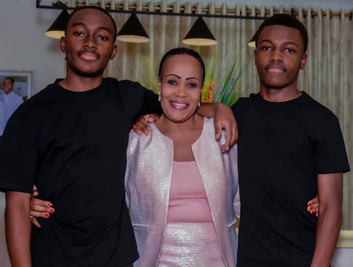 KimKimuntu's tweet image. #RDC 🚨🚨🚨 🔥🔥🔥
AIDEZ-MOI A RÉCLAMER JUSTICE POUR MES ENFANTS. MON CŒUR DE MÈRE EST DÉCHIRÉE 💔💔💔

Mes garçons Claudien LIKULIA LIFOMA Jr (18ans) et Christopher LIKULIA MUSHOBEKWA (17ans) ont été INVITÉS à "chiller" par les enfants de Monsieur Philemon MAMBABWA de l'ANR la…