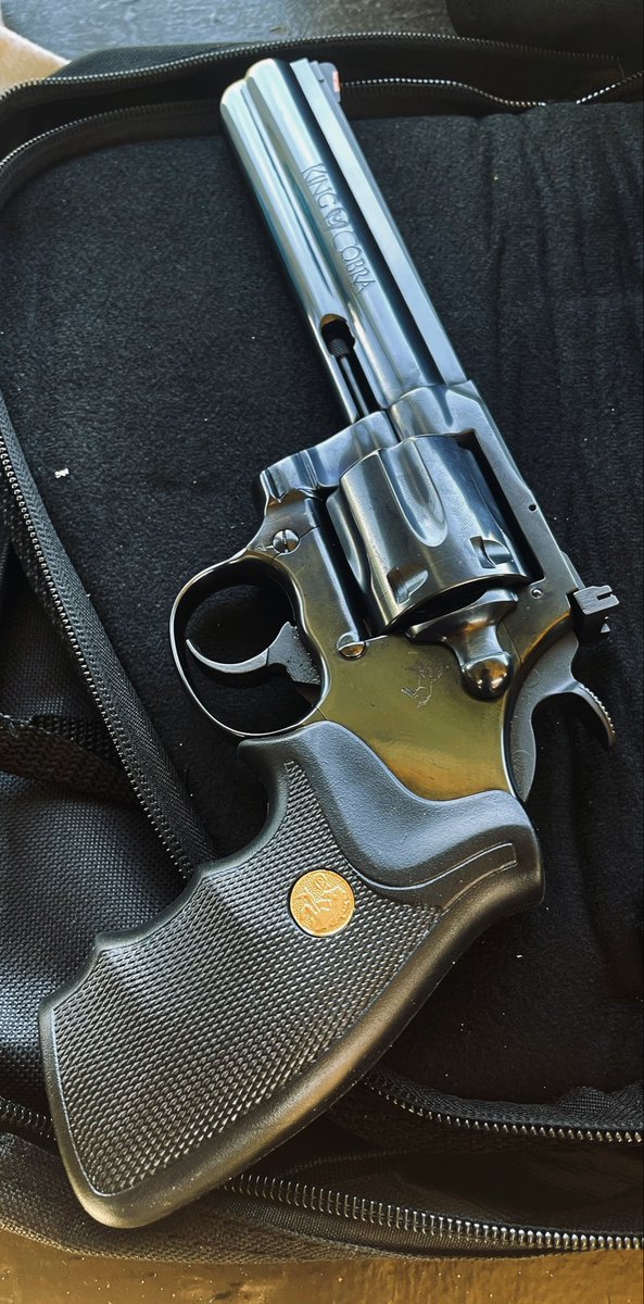 King Cobra Blue 6inch 初めて見た。 こんな物をハワイで持ってる ヤツ