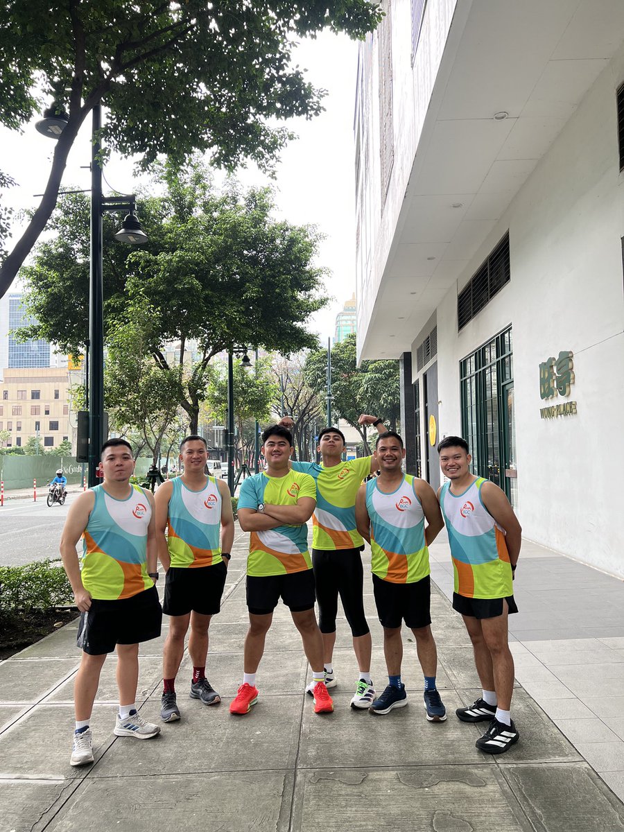 YesJustAJ's tweet image. Navy classmates turned Go-To Circle!

Team Medical!