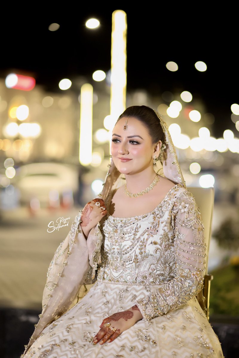 shazioffical's tweet photo. Every step she takes on her Baraat is wrapped in elegance, heritage, and pure bridal glow. 👑✨ https://t.co/YsaKxbI204