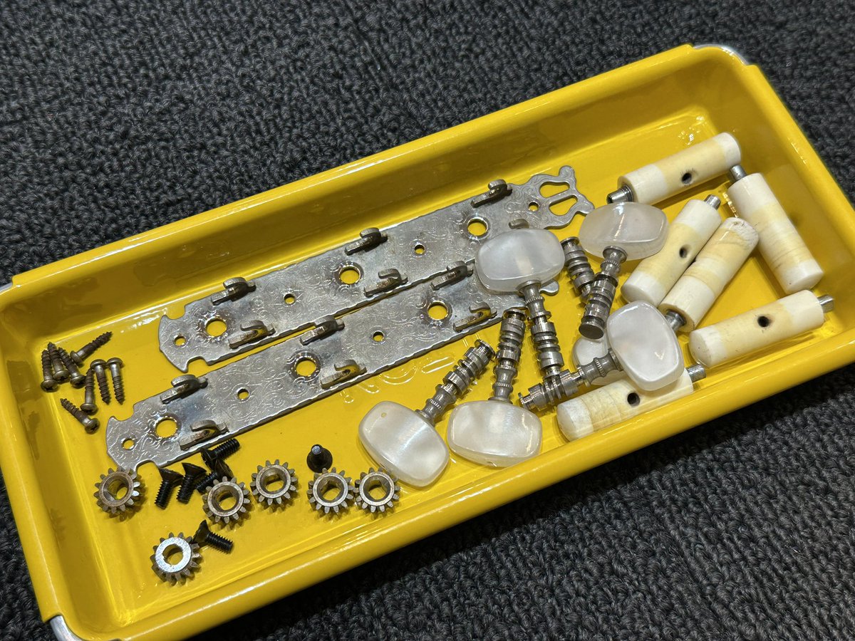 今日もまたいつものようにバラして磨いて系の修理です。と言うか今日