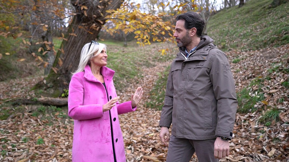 𝗦𝘁𝗼𝗿𝗶𝗲 𝗱𝗶 𝗺𝗼𝗱𝗲𝗿𝗻𝗶 𝗰𝗼𝗻𝘁𝗮𝗱𝗶𝗻𝗶 𝗶𝗻 𝗰𝘂𝗰𝗶𝗻𝗮

<a href="/SimonaBellocci/">Simona Bellocci</a> e Gian Piero Fava hanno fatto tappa nel cuore del Mugello per conoscere tradizione e contemporaneità del Marrone, prodotto IGP fortemente rappresentativo del territorio intoscana.it/it/dettaglio-v…