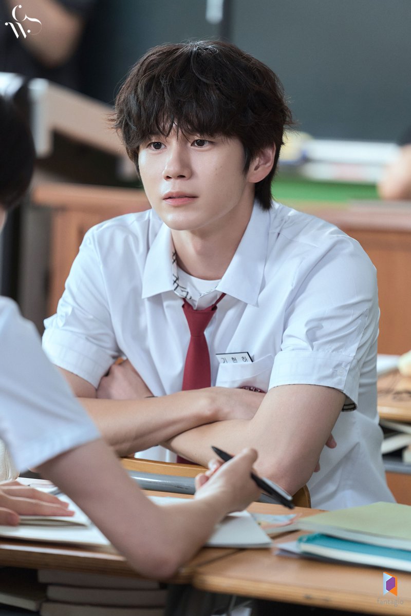 Behind The Scenes of Ong Seongwu during the filimg of <Love: Track> 'When We Were Wired' (2)

#WhenWeWereWired #첫사랑은줄이어폰