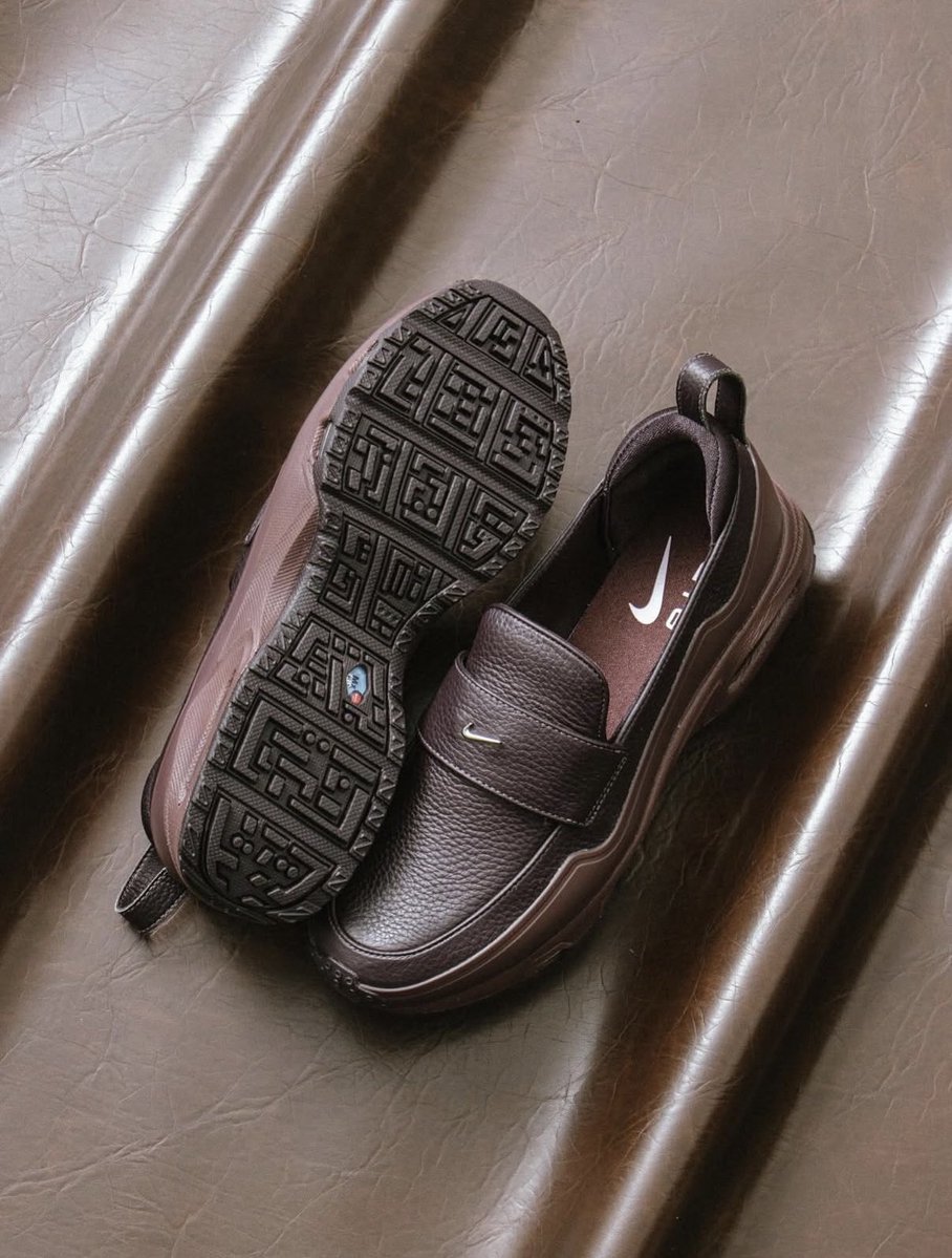 NIKEの新作ローファー良い色やなぁ