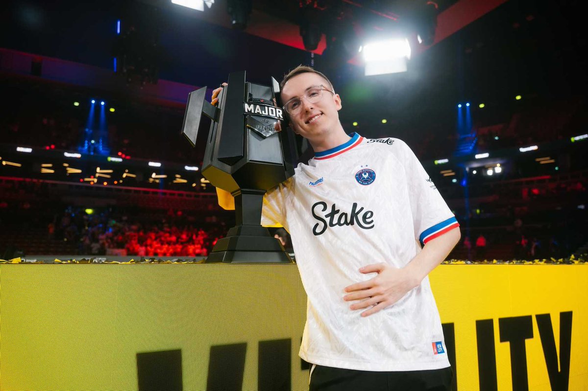 TeamVitalityCS's tweet image. Happy birthday Ropz and thank you for taking us to new heights this year 🥳