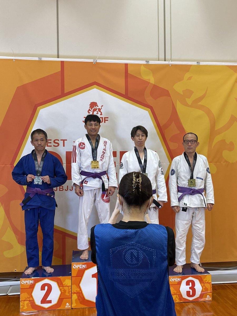 myasu26's tweet photo. 1回戦負け。。😢
紫帯デビュー戦で負けた方に
また負けて、これで紫帯3連敗。。
同じ人に2度負けたのも初めてorz
デビュー戦もそうで、今回も勝てるチャンスはあったはずなんですが、、勝ちきれない。。
これでマスター4卒業。
年明けからマスター5一年生頑張ります^_^

https://t.co/8x0pkBd4sh https://t.co/D0sDfB7VNB