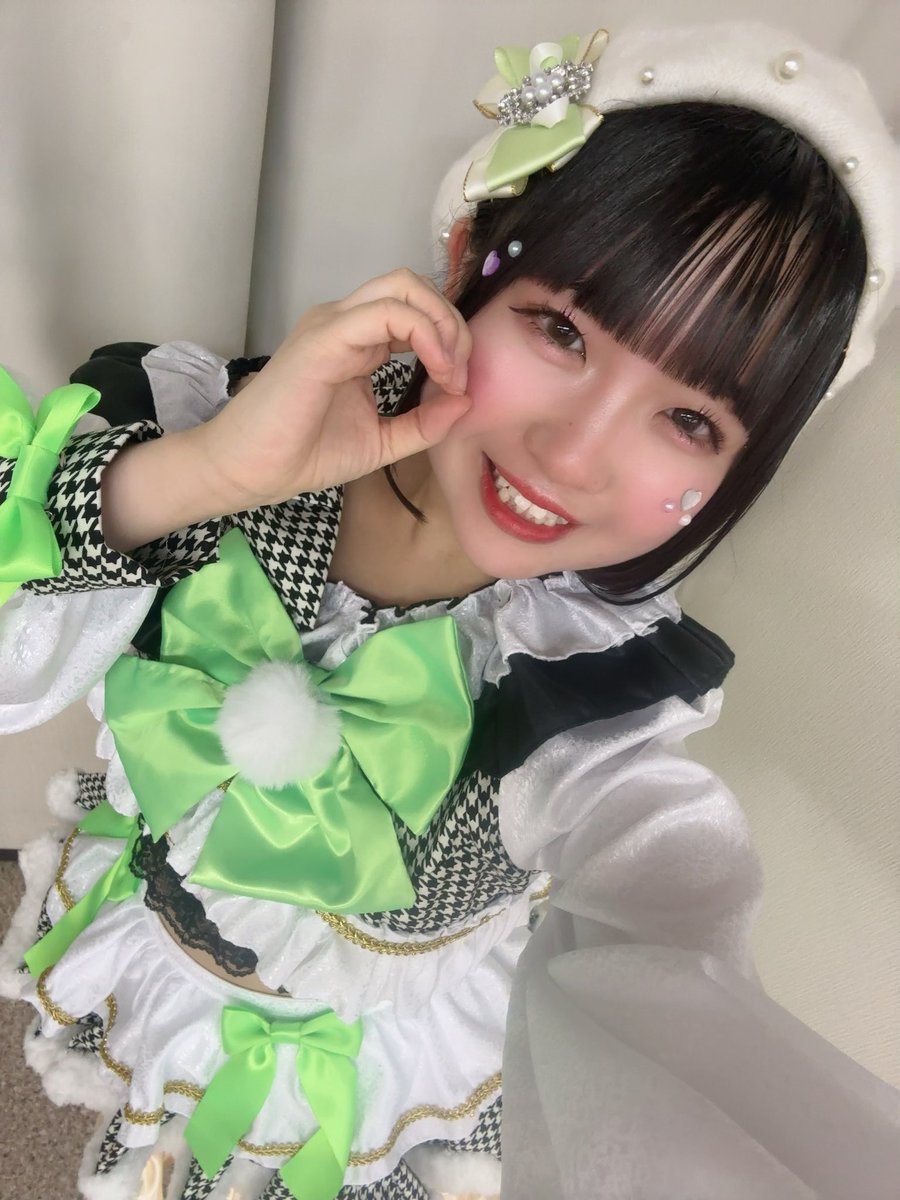 出場順3️⃣番目！
愛知教育大学macaron黄緑色担当2年生のかむです！👒♡

12月のカンガルー、一番星、Cheeky dreamerを披露させていただきました！🌟
みんなと絶対に決勝の舞台へ行きたい！

出場順3番目愛知教育大学macaronに投票お願いします！🗳

 #ユニドル2526冬  #macaronを照らす物語