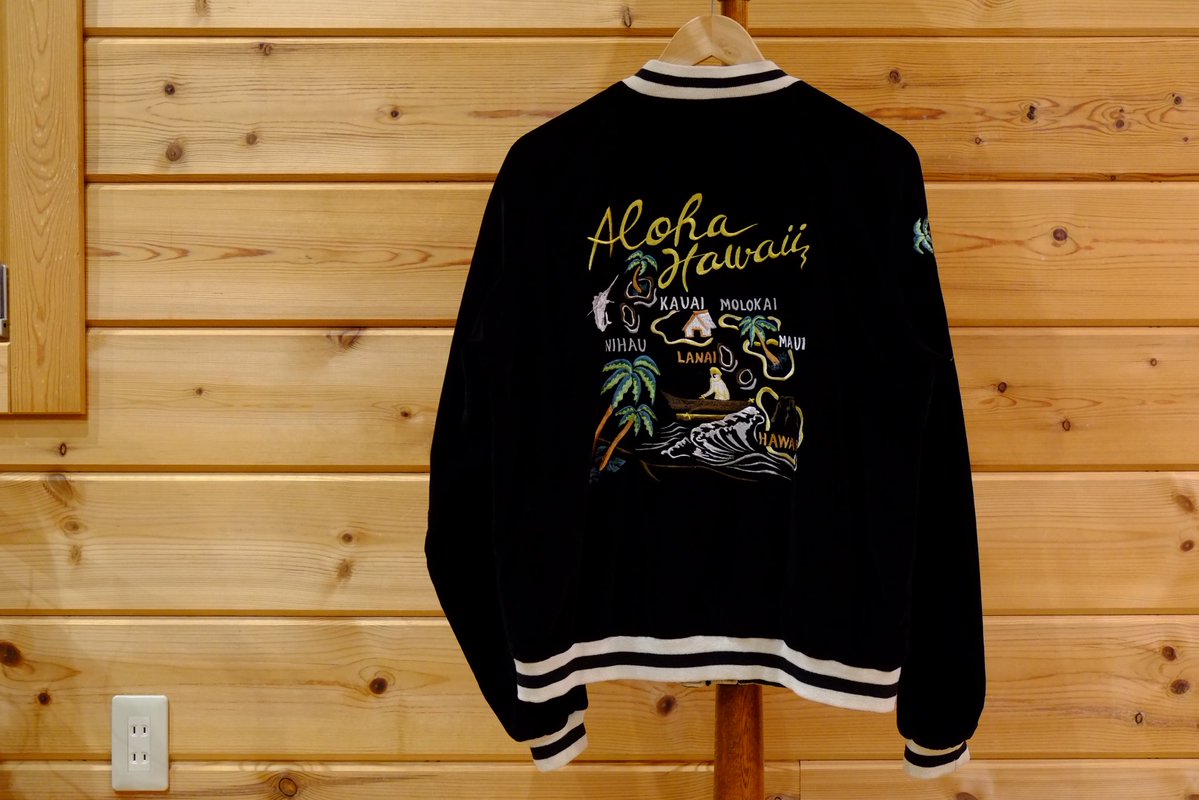 ビンテージ スーベニア ジャケット　黒　スカジャン　ハワイ　グアム 背中はハワイのマップ柄です🗺️ BGCOというブランドのモノなんだけど