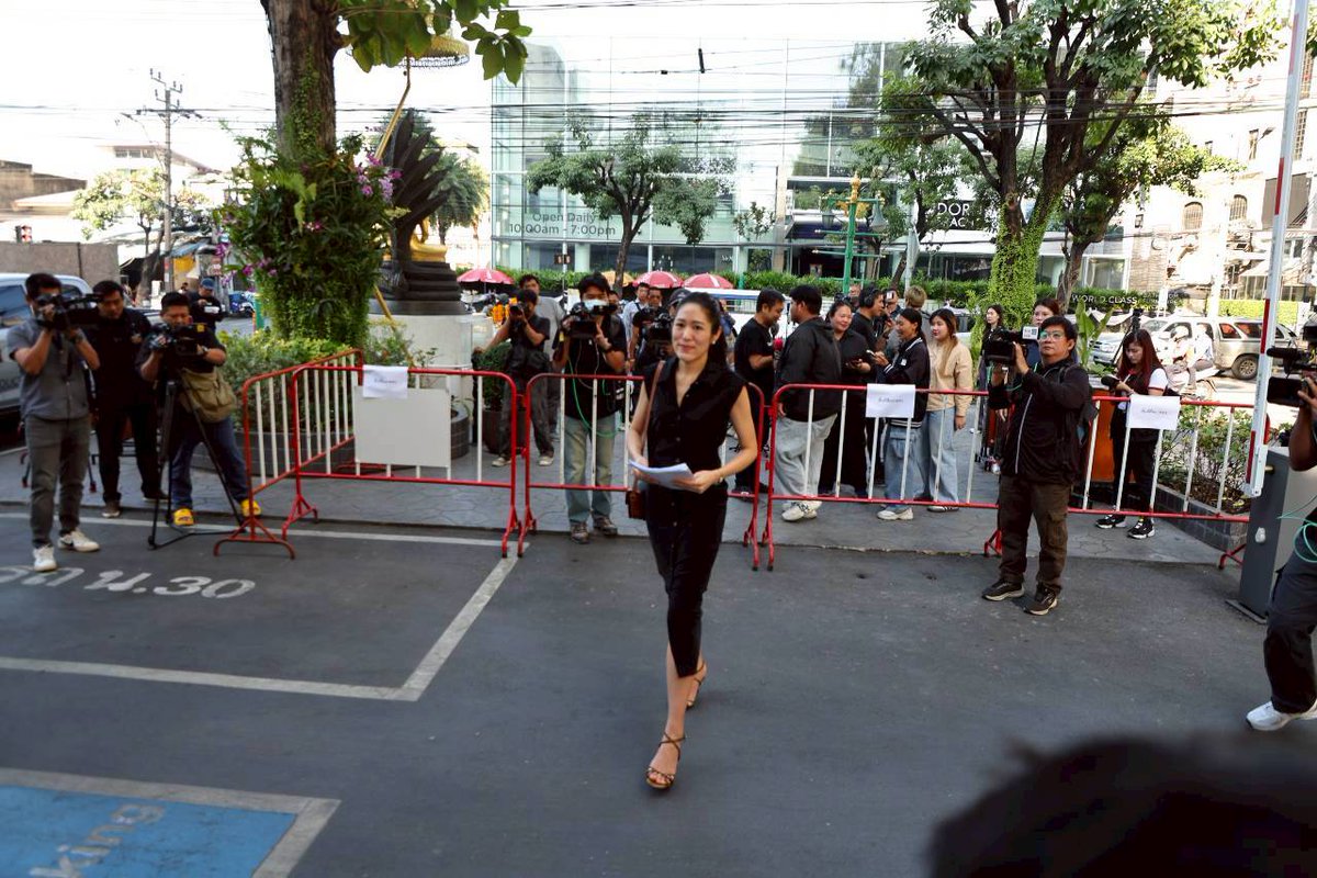 Pannika_FWP's tweet image. เรากำลังเข้าสู่การเลือกตั้ง การใส่ร้ายป้ายสีด้วยการตัดตอนคำพูด ตัดต่อโควทปลอม เป็นความ toxic ต่อการเมืองระบอบประชาธิปไตย ประชาชนจะเดินเข้าคูหาเลือกตั้ง ต้องได้รับข้อมูลที่ถูกต้องรอบด้านประกอบการตัดสินใจ ไม่ใช่ถูกปั่นด้วยขบวนการสร้างข่าวเท็จทำลายความเชื่อถือทางการเมือง
.…