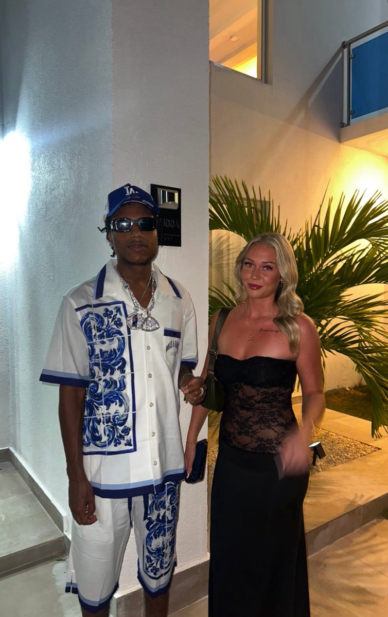 MusicConnoisseu's tweet image. Marnz Malone in his element out in Jamaica 🌴

Looks like he’s enjoying the moment👏🏾 usually a good sign for what’s coming next 🎧