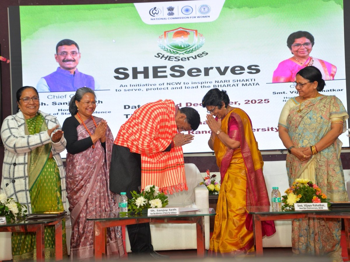 SethSanjayMP's tweet image. माननीय प्रधानमंत्री श्री @narendramodi जी की प्रेरणा से "बेटी बचाओ बेटी पढ़ाओ बेटी बढ़ाओ" अभियान के तहत आज रांची में राष्ट्रीय महिला आयोग के द्वारा #SHEServes कार्यक्रम शुभारंभ किया गया। यह गौरव की बात है कि राष्ट्रीय महिला आयोग की अध्यक्ष बहन विजया राहटकर जी की गरिमामय उपस्थिति…