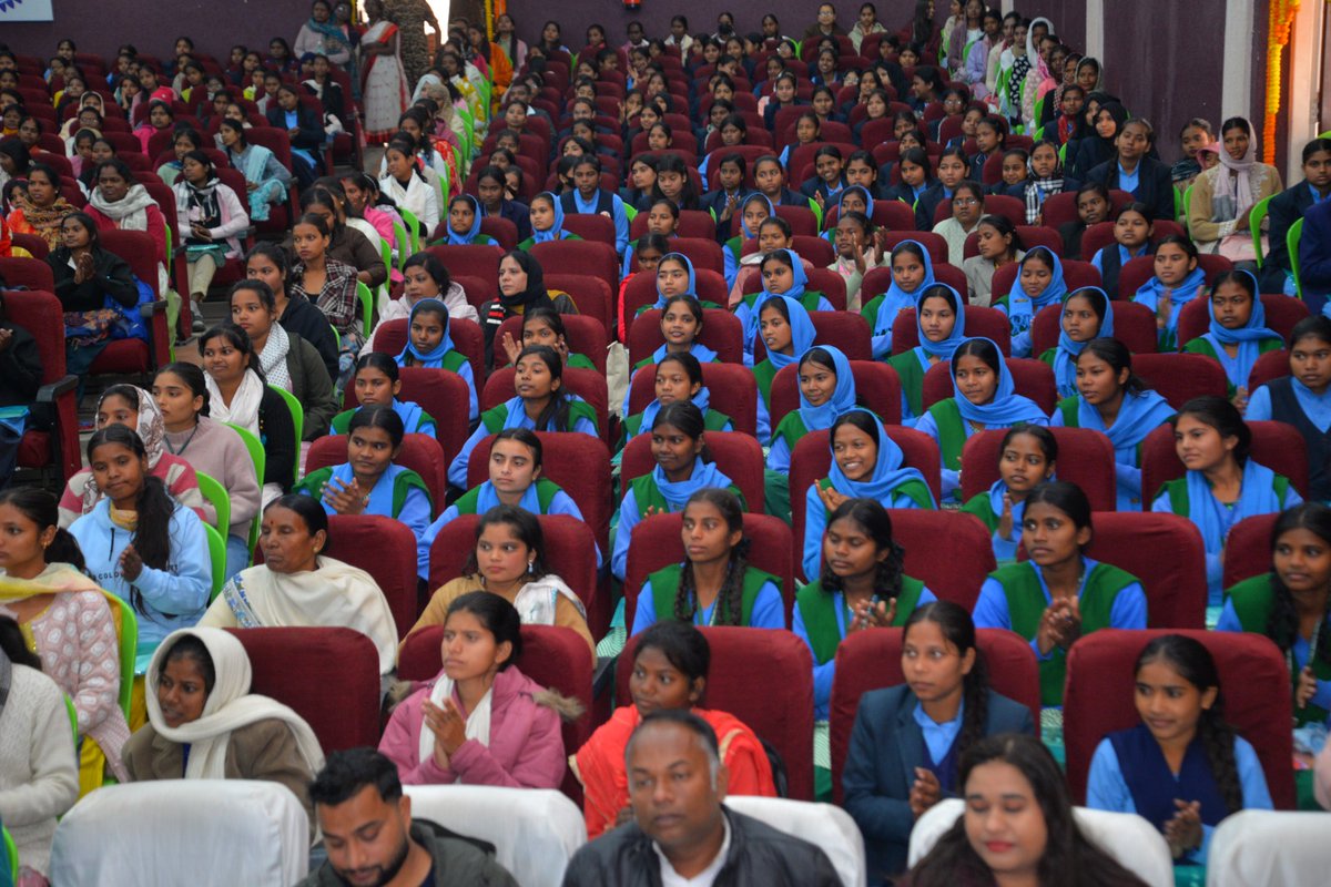 SethSanjayMP's tweet image. माननीय प्रधानमंत्री श्री @narendramodi जी की प्रेरणा से "बेटी बचाओ बेटी पढ़ाओ बेटी बढ़ाओ" अभियान के तहत आज रांची में राष्ट्रीय महिला आयोग के द्वारा #SHEServes कार्यक्रम शुभारंभ किया गया। यह गौरव की बात है कि राष्ट्रीय महिला आयोग की अध्यक्ष बहन विजया राहटकर जी की गरिमामय उपस्थिति…