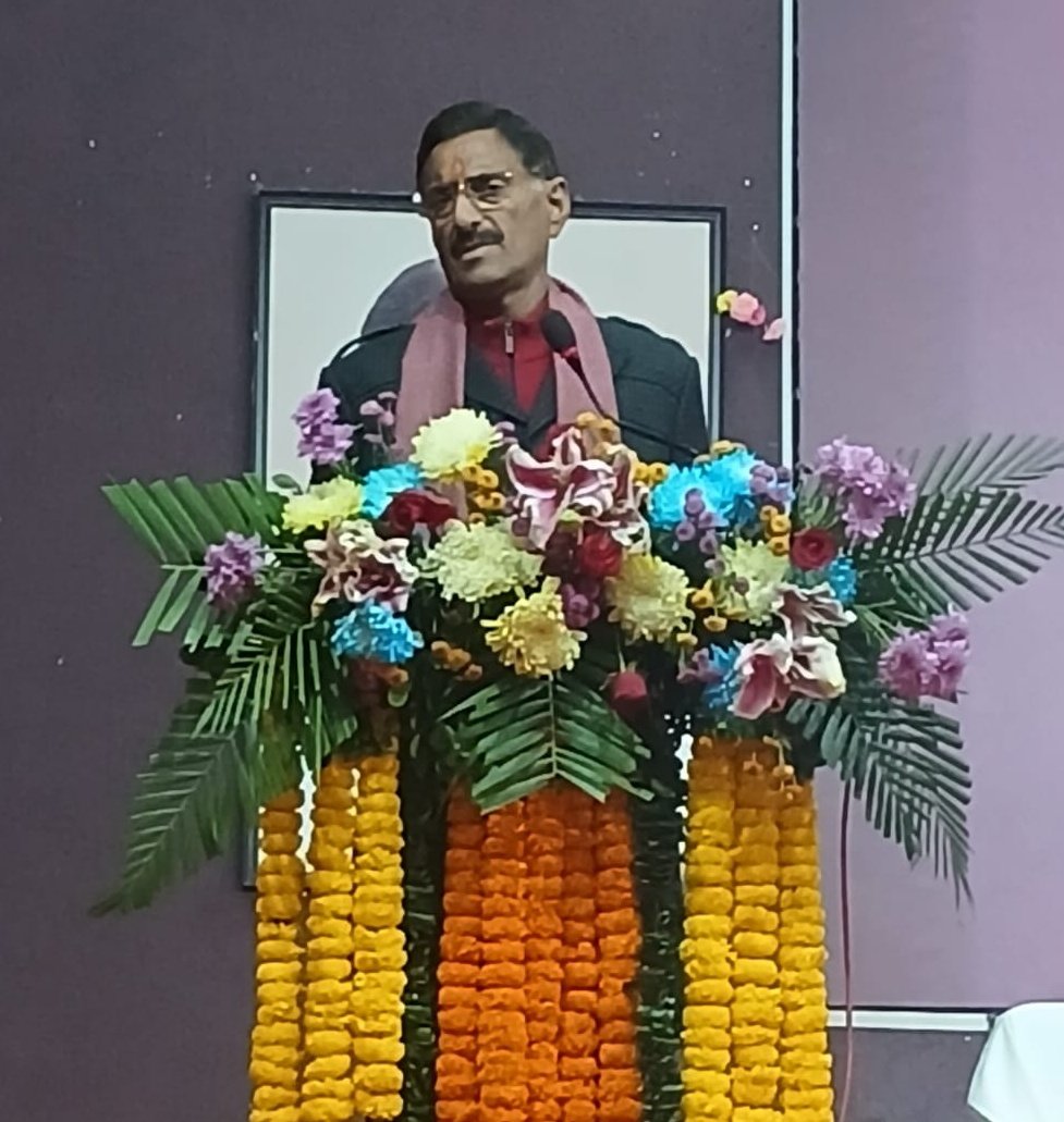 SethSanjayMP's tweet image. माननीय प्रधानमंत्री श्री @narendramodi जी की प्रेरणा से "बेटी बचाओ बेटी पढ़ाओ बेटी बढ़ाओ" अभियान के तहत आज रांची में राष्ट्रीय महिला आयोग के द्वारा #SHEServes कार्यक्रम शुभारंभ किया गया। यह गौरव की बात है कि राष्ट्रीय महिला आयोग की अध्यक्ष बहन विजया राहटकर जी की गरिमामय उपस्थिति…