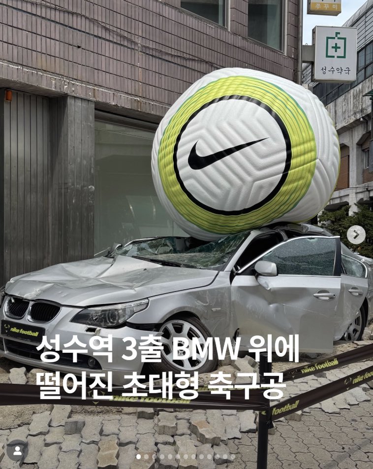 milkys_1127's tweet image. 37.497887, 127.027745 강남역
37.544141, 127.057053 성수역
37.566163, 126.9819 을지로입구역
37.557114, 126.923786 홍대입구역

옥외광고.. 겠죠?🤔
성수역 3출 앞엔 이런 광고도 가능하니까 세계관 관련이면 좋겠다,,♡♡