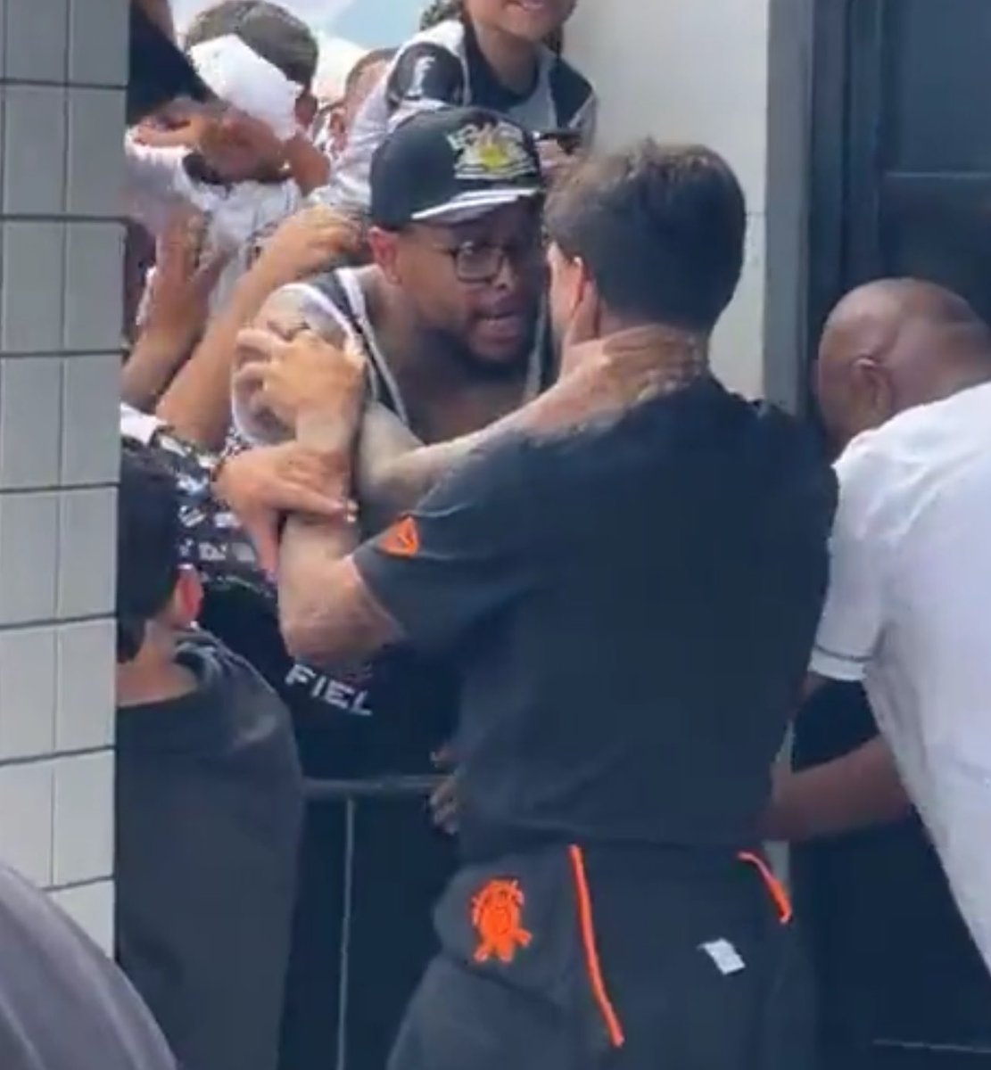 feto regoso tweet media