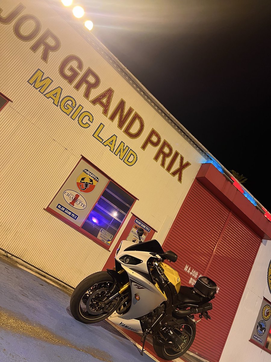 【盗難情報】
・日時：2025年12月21日
・場所：千葉県船橋市海神5丁目
・車種：ヤマハ　YZF-R1
・色：白　黄
・ナンバー：船橋　あ　3563

拡散のほどよろしくお願いいたします。

#盗難 #拡散希望