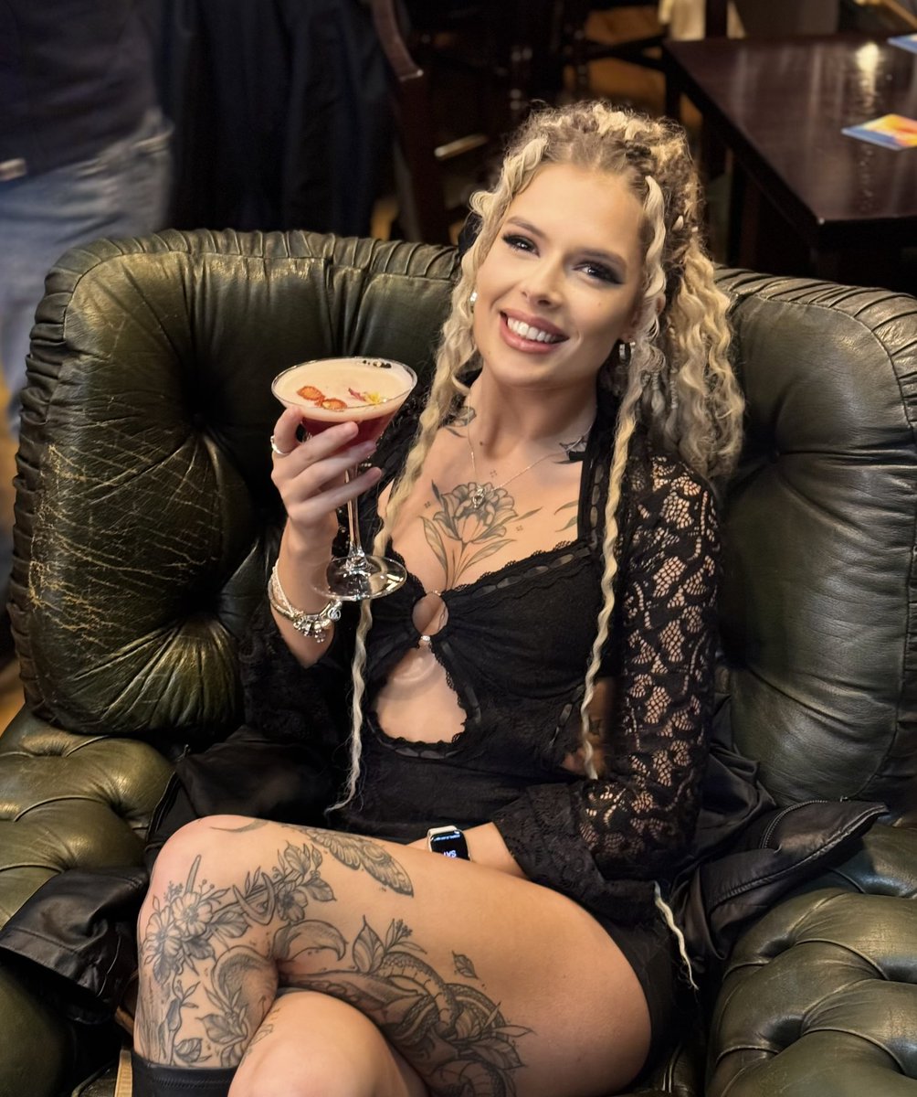 AbiCoops tweet media