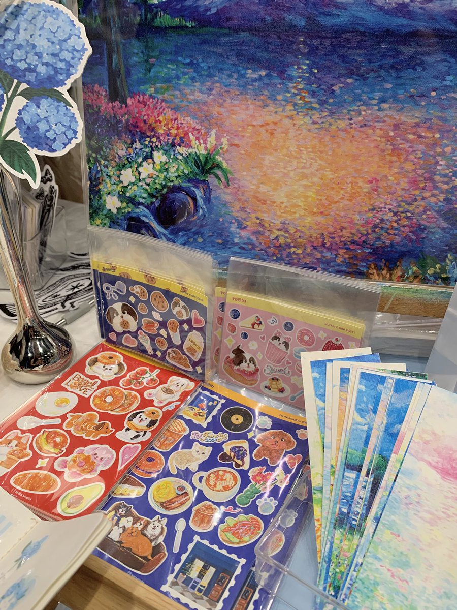 จบไปแล้วกับงานสุดท้ายของปี ดีใจที่ได้เจอทุกคนน้าา ฝากผลงานไว้ในอ้อมใจของทั้งคนที่พึ่งเข้ามาและคนที่อยู่ด้วยกันมาตั้งแต่วันแรก เส้นทางการทำตามความฝันการเป็นศิลปินจะไม่มาไกลได้ถึงขนาดนี้ถ้าไม่มีทุกคน ฝากติดตามผลงานและเป็นกำลังใจให้ในปีหน้าด้วยน้าค่า มีโปรเจคที่กำลังซุ่มทำอยู่🥺🩵