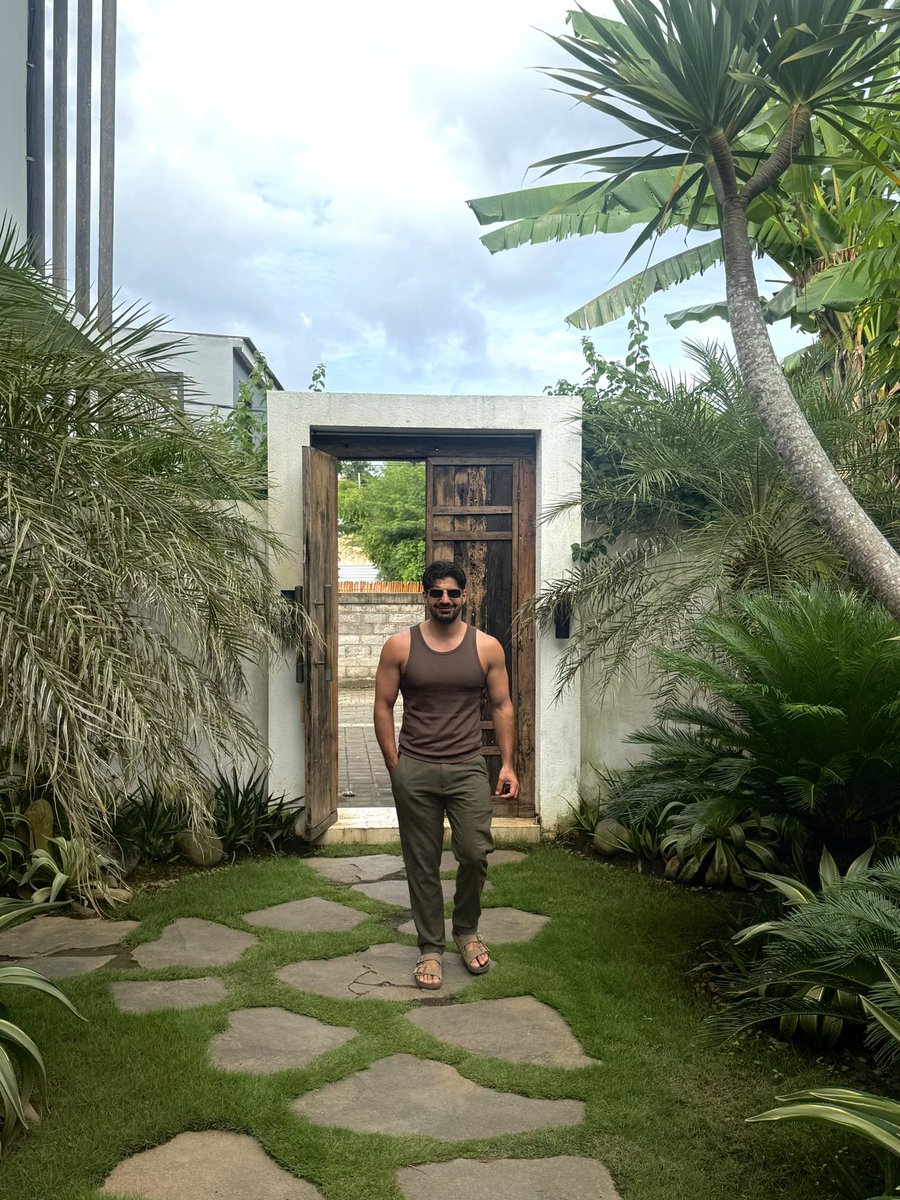 codewithdary's tweet image. AI generated.