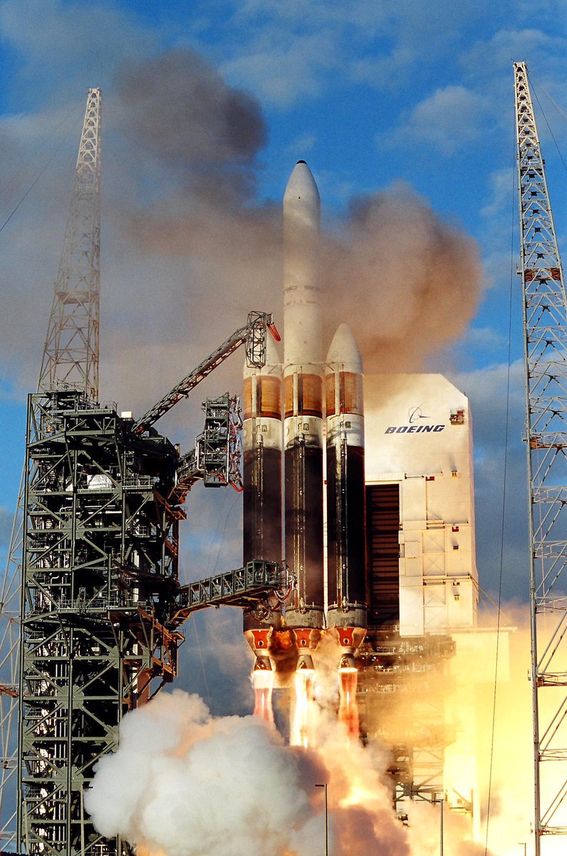 billmeco's tweet photo. #OTD 21 years ago the first #launch of the #Boeing #DeltaIV #Heavy carrying #DemoSat & #3CS 1-2 https://t.co/727CMq4dnZ https://t.co/5G5ypt8gzD
