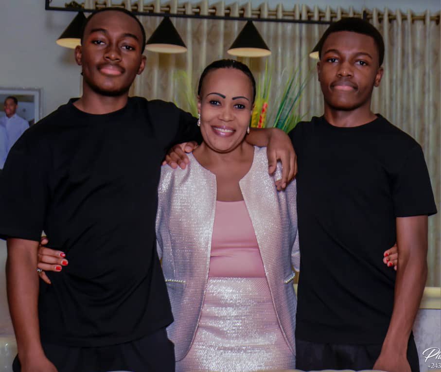makoba_y's tweet photo. #RDC: 🚨‼️🛑Claudien LIKULIA LIFOMA (18 ans) Christopher LIKULIA MUSHOBEKWA (17 ans) fils de Mme @MushobekwaMa ont été séquestrés (durant 7 heures) , torturés, molestés, chicotés par la garde de Philémon Mambabwa Zero, responsable au sein de l’#ANR dans sa résidence sous ses ordres. Ils sont admis dans un hopital de #Kinshasa.