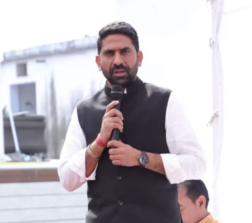 ronak_khatrii's tweet photo. राजस्थान के शाहपुरा से विधायक बड़े भाई @ManishYadavIn जी को जन्मदिन की ढेरों बधाई। https://t.co/JZJuARA65F