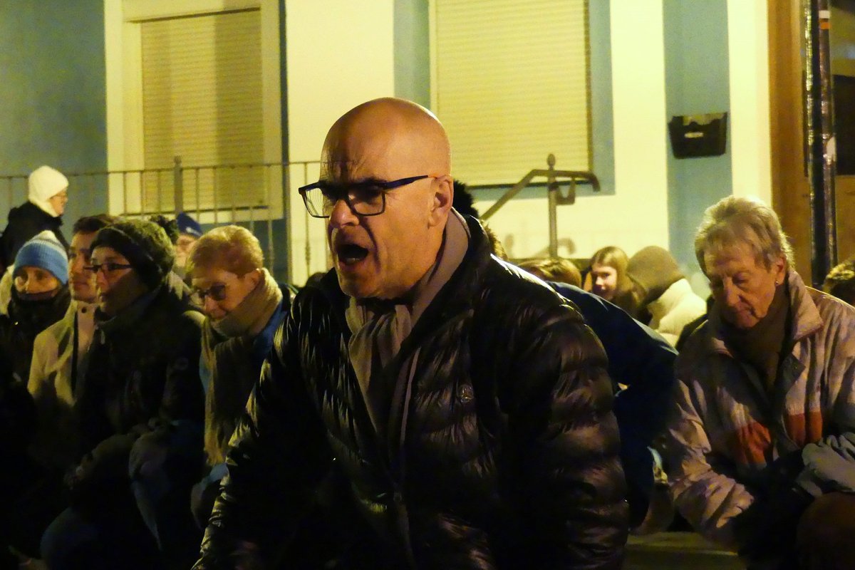 #MJJM25 Gernikako MARIJESIAK. 2025-12-22. Zazpigarren eguna, astelehena: Tiloak. 2. doinua "Jesukristo”. 121 kopla. 77 lagun. 4:00- 5:34. 6,38 km. 2°. Hotza – Leia. Bakarlariak: Ane Miren Arejita Abaitua &amp; Fernando Astoreka Aranburu &amp; Alex Uriarte Atxikallende.