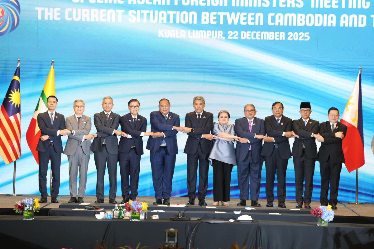 ChheangRithy's tweet photo. Meeting and fighting from Thailand 
How do ASEAN leaders think? What are your actions? https://t.co/jVdjdR1tdT