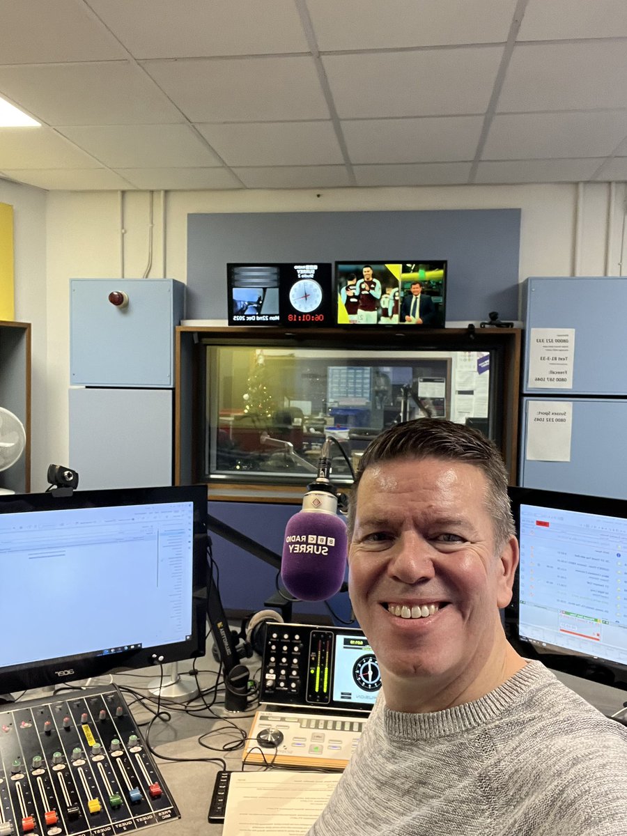 Counting down to Christmas! Join me for <a href="/BBCSurrey/">BBC Surrey</a> Breakfast this week! 🎄🎅