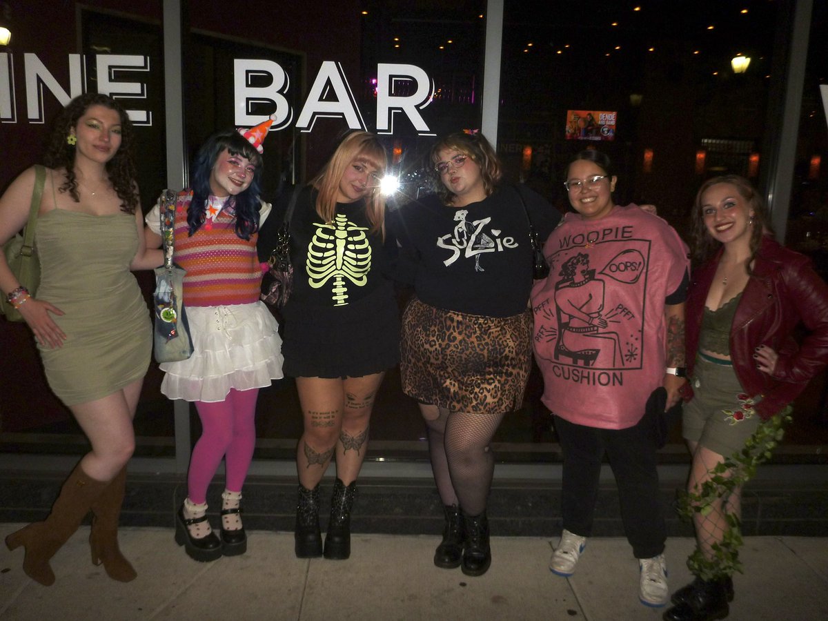 sunnydaze1320's tweet image. i couldn’t have imagined finding such incredible friends through twitter, but here i am fully crying because these are some of the best people i’ve ever met. emmy, amanda, riley, jill, maddy, ilysm my girls ♥️